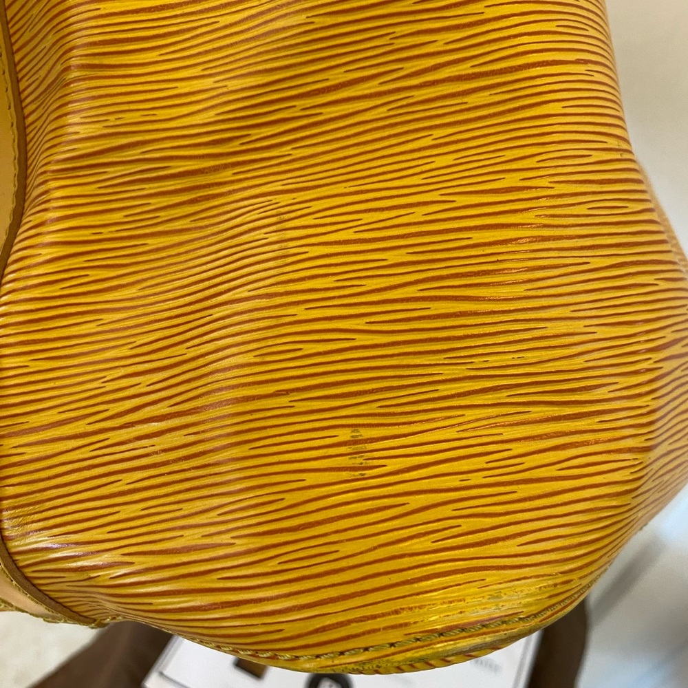 Louis Vuitton Yellow/Purple Epi Leather Noé Shoulder Bag - Picture 5 of 15